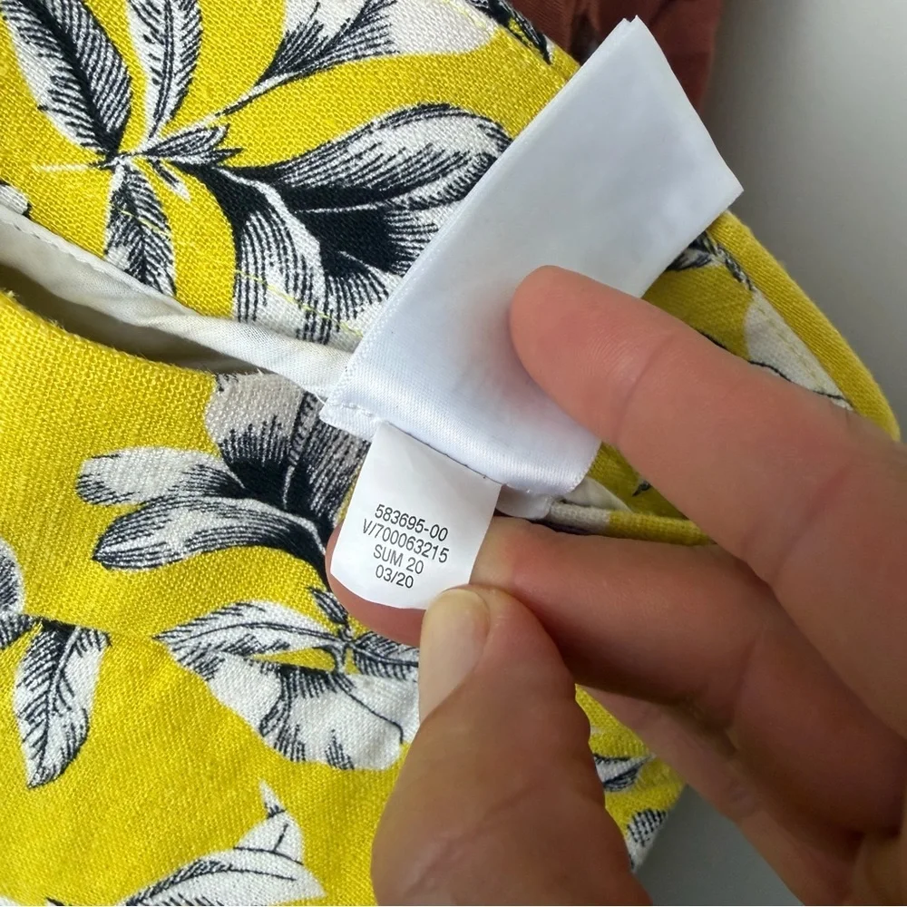 Banana Republic 55% linen
